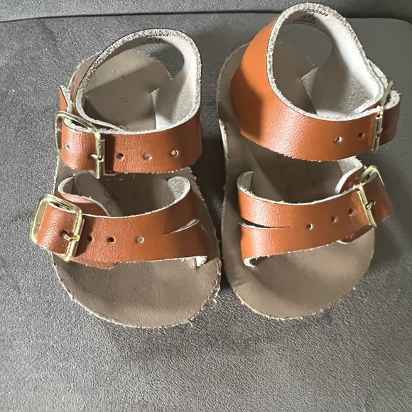 Classic Tan Kids Sandals with Adjustable Straps - Picture 2 of 4